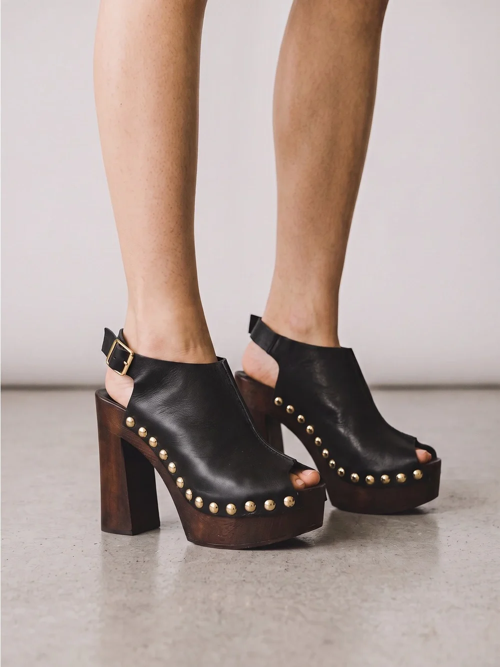 Charles David Picchio Italian Wood Platform Clogs Studded Retro Boho